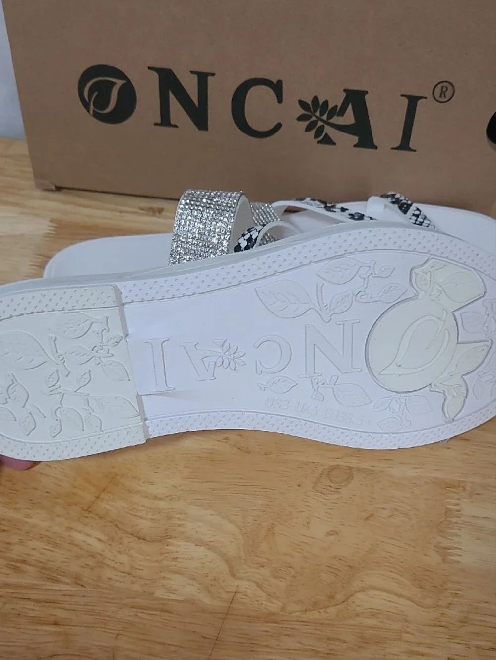 NC AI chic white